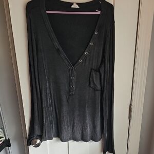 POL Womens Sz Small Black Ribbed Vneck Top. Fits Oversized.